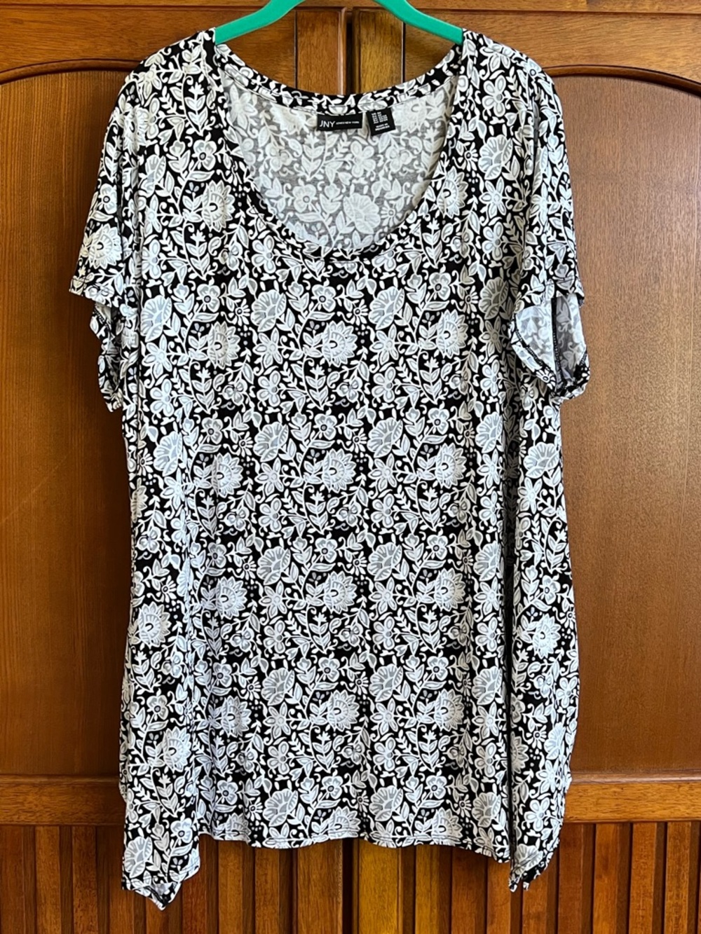 Jones New York Black and White Floral Scoop Neck Short Sleeve Top